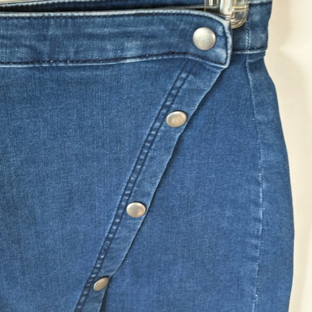 Free People Notched Asymmetrical Denim Mini Skirt Size 6 - Picture 4 of 7